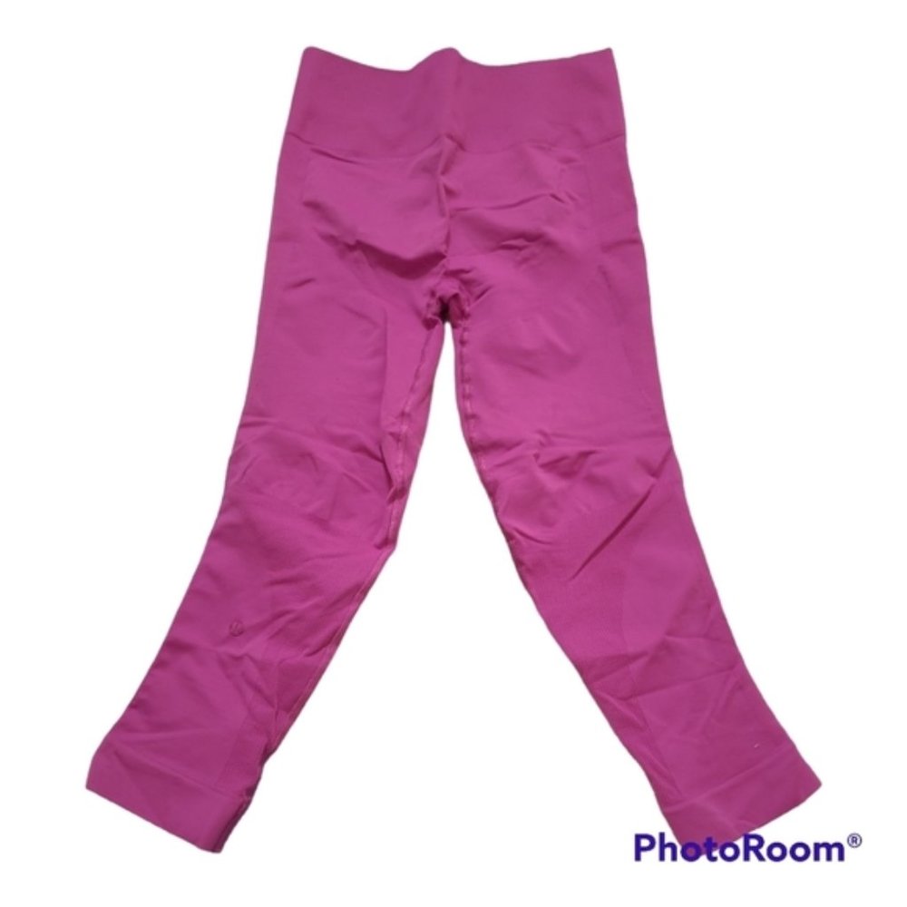 Lululemon athletica Zone In fuschia cropped highrise compression leggings